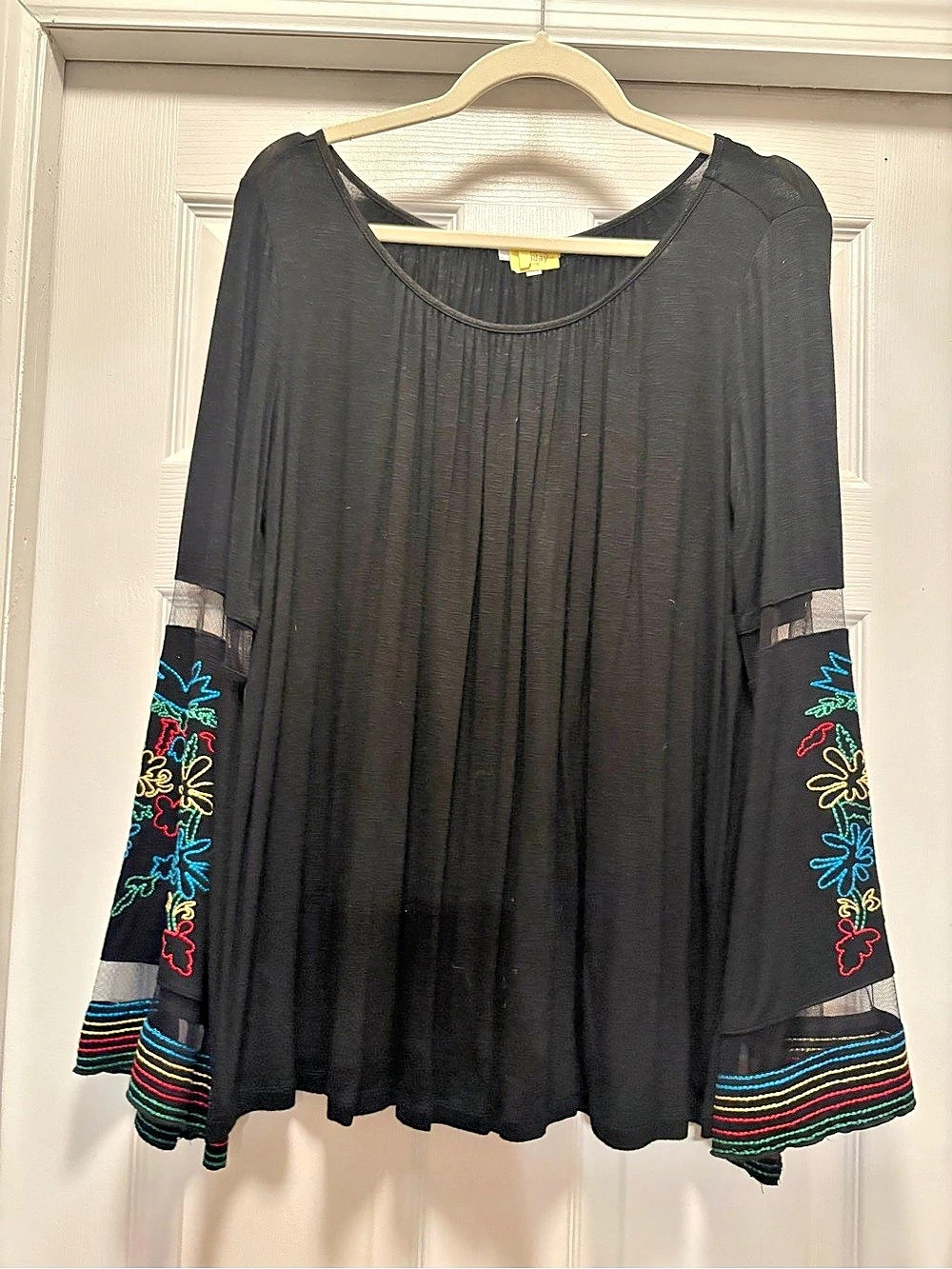 Jodifl Embroidered Sleeve Tunic in Black Size Small Like New